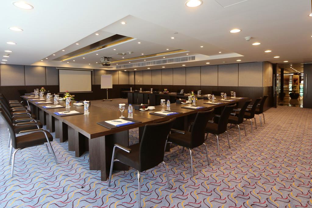 Samaya Hotel Deira Дубай Екстериор снимка